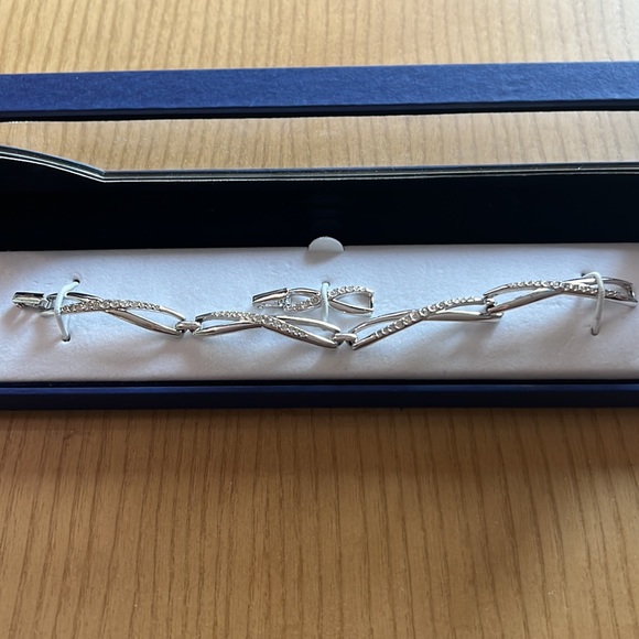 Swarovski Crystals Pave Twisted Link Bracelet - Picture 3 of 5